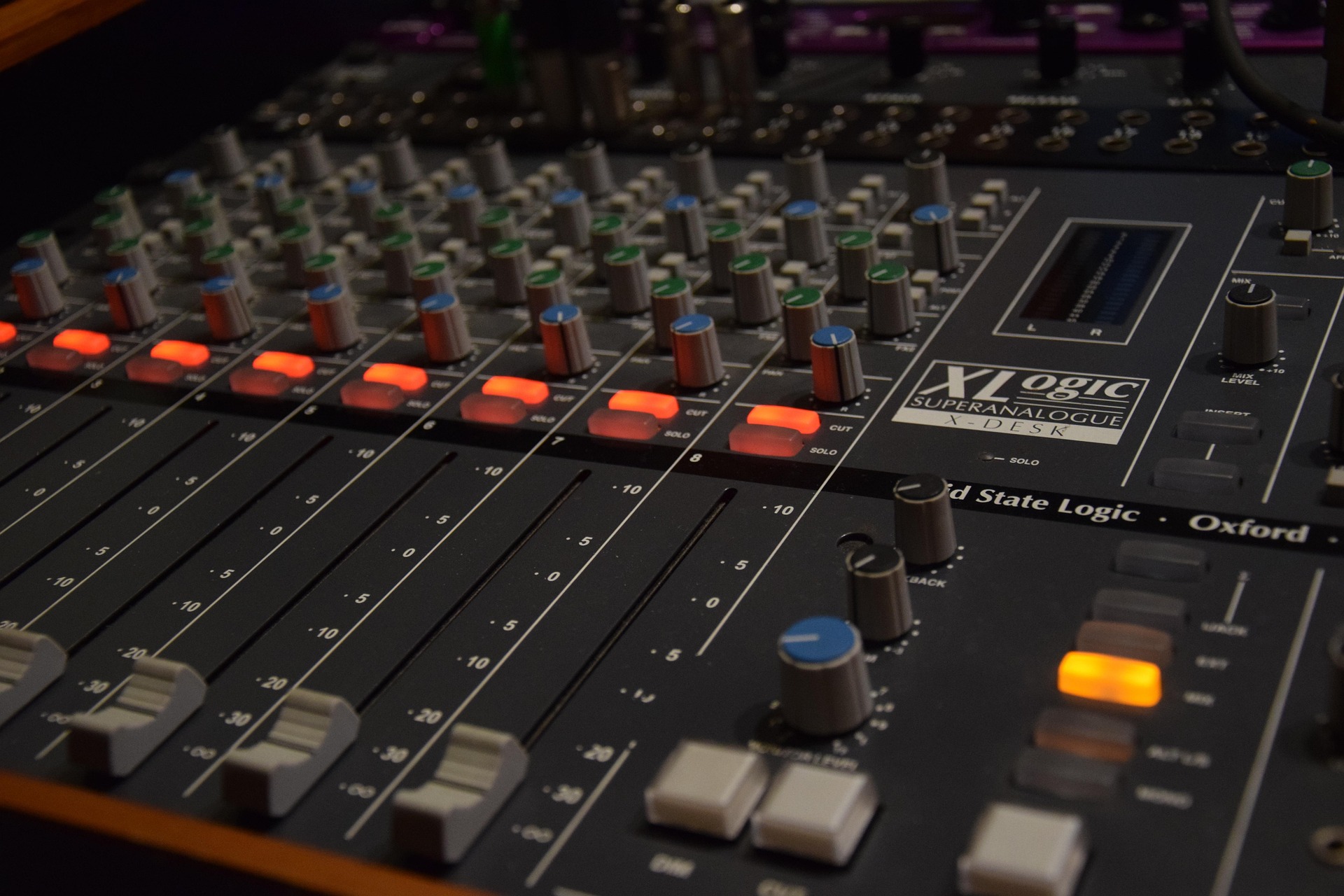 g_sakketos-console-2021936_1920.jpg